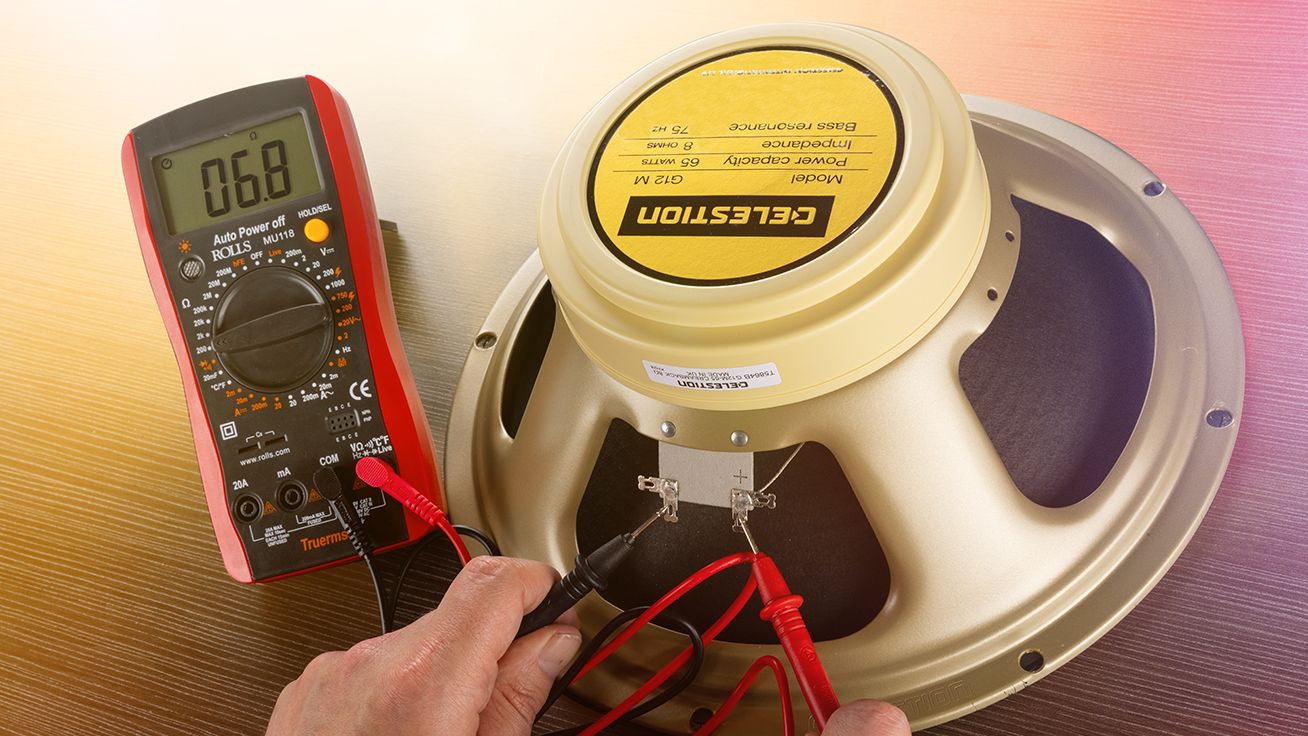 万用表测的是电阻，通常比标称阻抗较低