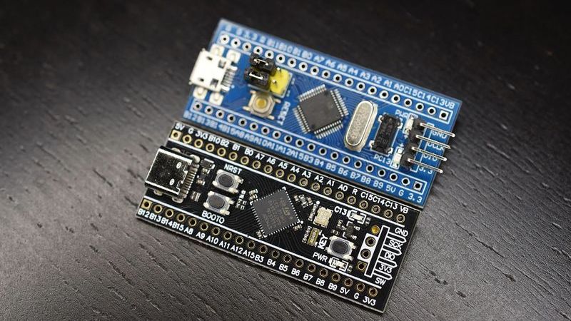 图8 STM32 的 Blue Pill 与 Black Pill