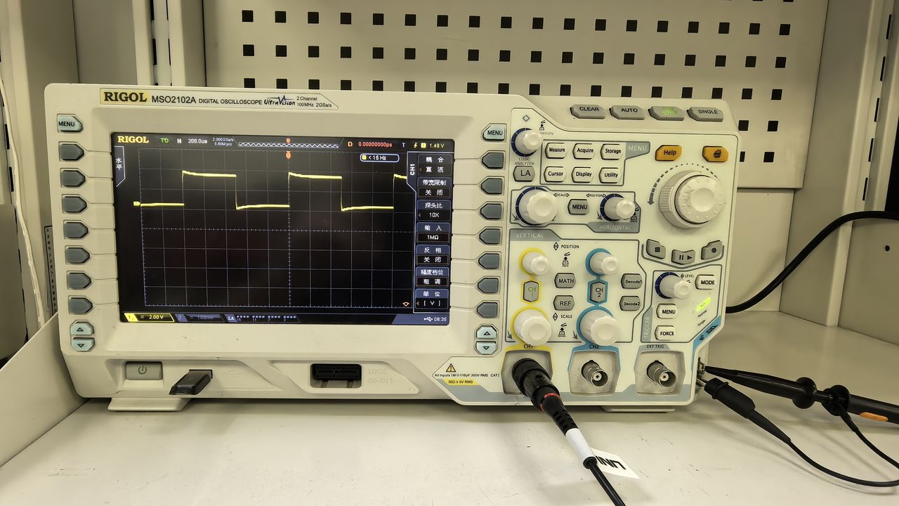 图1 示波器测量自带的方波信号